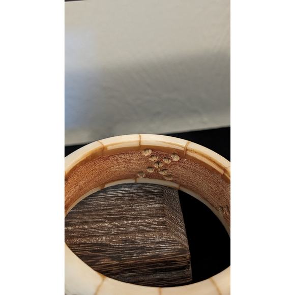 Vintage 50s Art Deco Cream Carved Bone Chunky 8" Bangle Bracelet - Picture 10 of 10